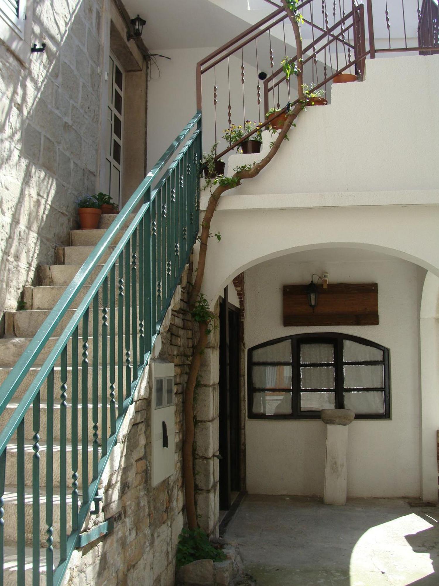 Gostinjska kuća Elena 3*